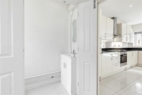 2 bedroom house to rent, Hatherleigh Close, Morden SM4