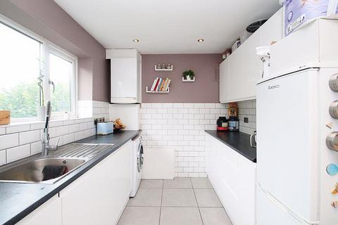 2 bedroom maisonette to rent, Roxborough Road, Harrow