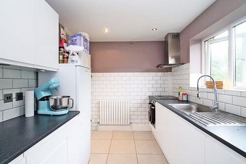 2 bedroom maisonette to rent, Roxborough Road, Harrow