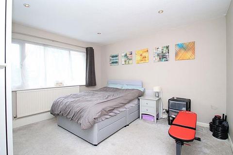 2 bedroom maisonette to rent, Roxborough Road, Harrow