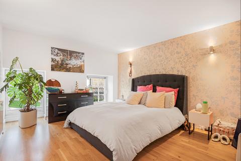 undefined, Enfield Road, London, N1