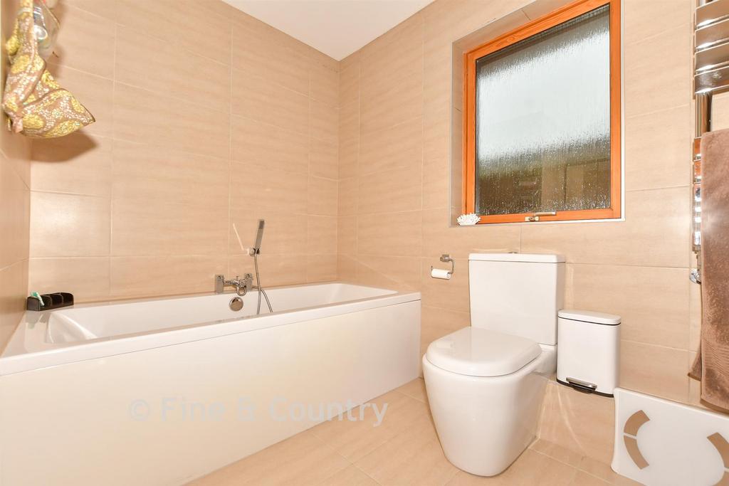 En-Suite Bathroom