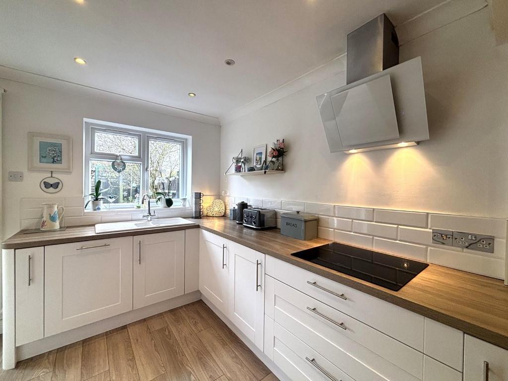 Kitchen 1.jpeg