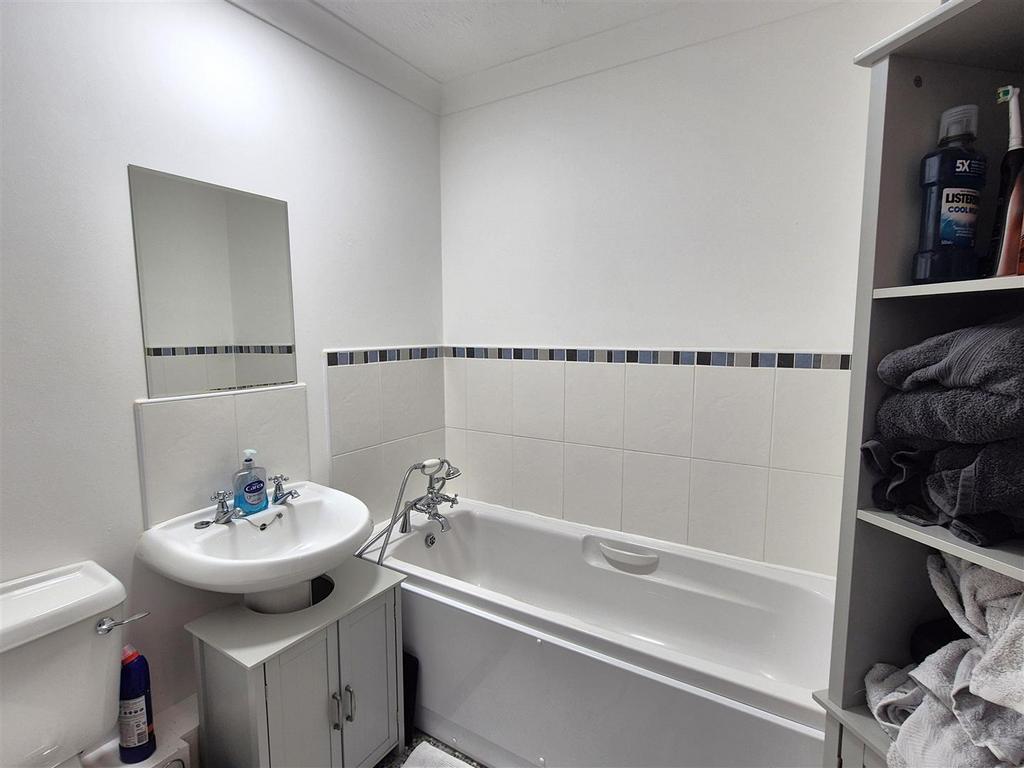 Bathroom (2).jpg