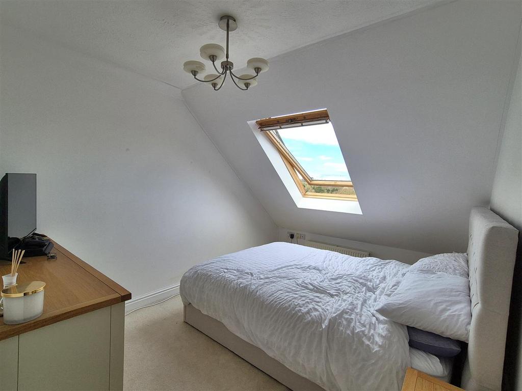 Bedroom 1.jpg