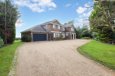 6 bedroom detached house to rent - Rodona Road, St George's Hill, Weybridge, Surrey KT13