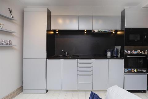 1 bedroom end of terrace house for sale, East Street, Huddersfield HD3