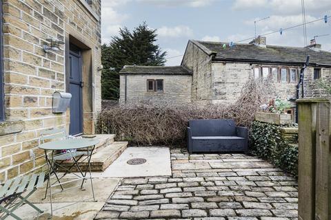 1 bedroom end of terrace house for sale, East Street, Huddersfield HD3