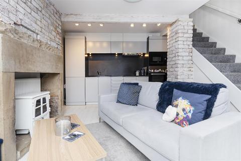 1 bedroom end of terrace house for sale, East Street, Huddersfield HD3