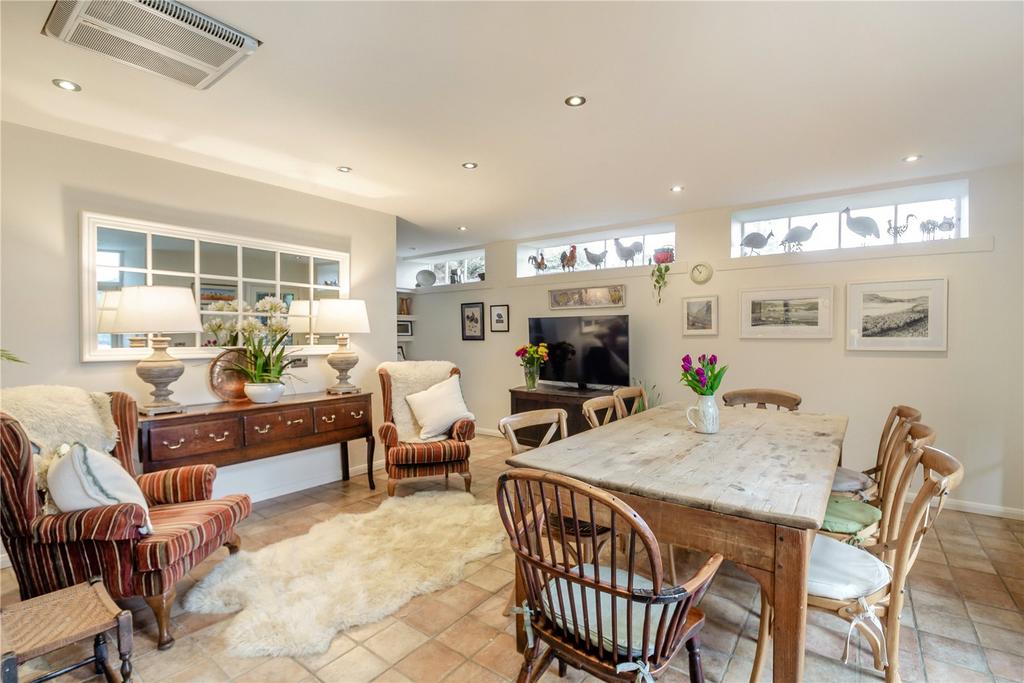 Breakfast Room