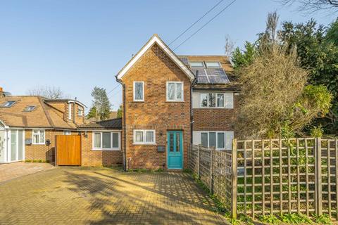 undefined, St. James's Road, Hampton TW12