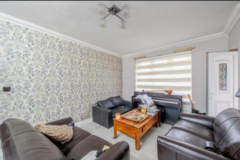 undefined, Raynel Drive, LEEDS