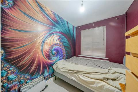 undefined, Raynel Drive, LEEDS