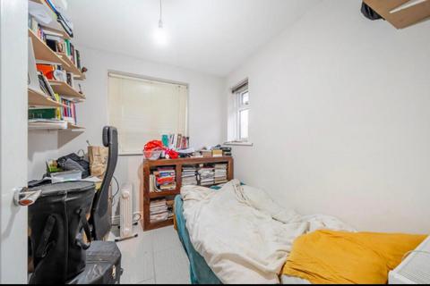 undefined, Raynel Drive, LEEDS