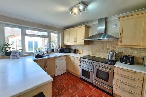 3 bedroom end of terrace house for sale, Ewell Way, Totton, SO40