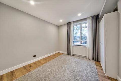 3 bedroom flat to rent, Townshend Estate, London, NW8