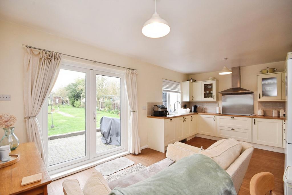 Kitchen/Seating Area
