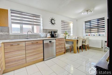 3 bedroom detached house to rent, Jersey Close, Stoke Village, Coventry