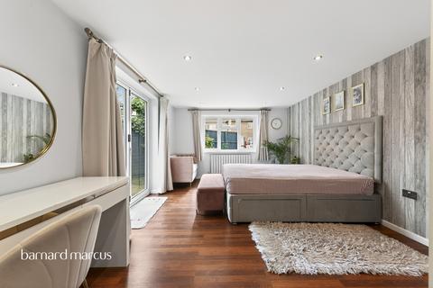 undefined, Ashcombe Square, New Malden