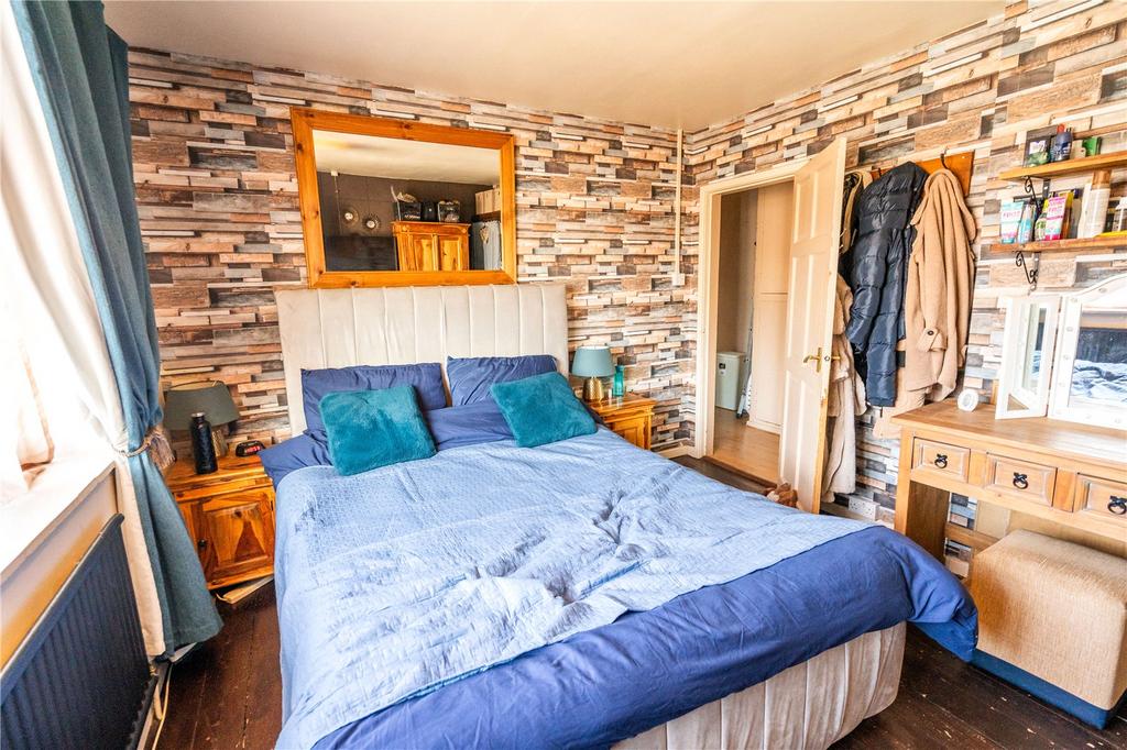 Bedroom 1 (2)