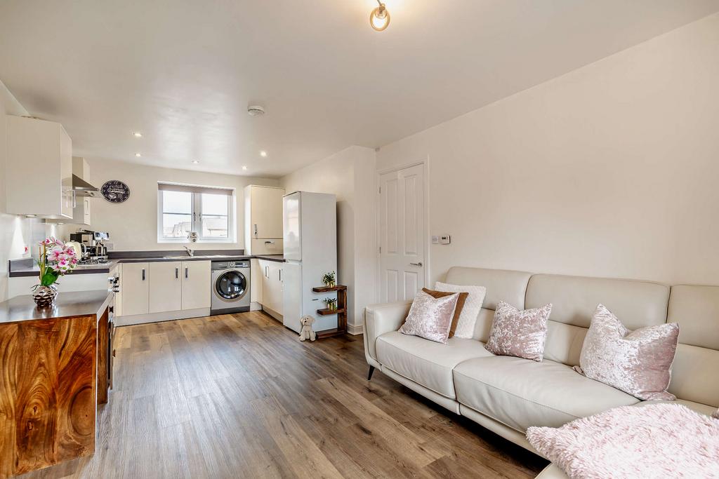 Kitchen / Lounge