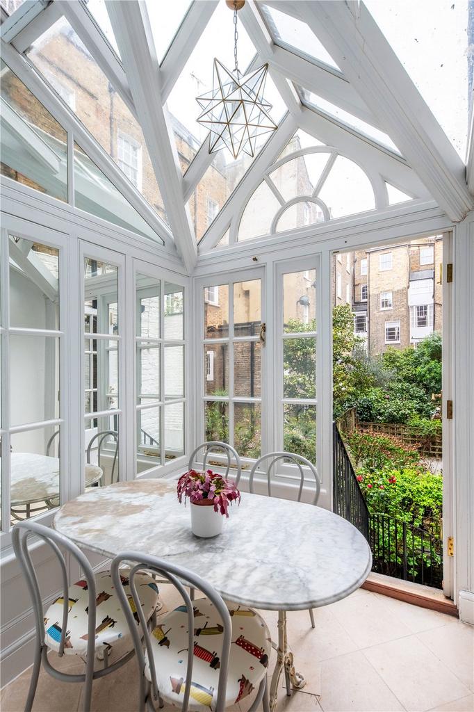 Breakfast Room