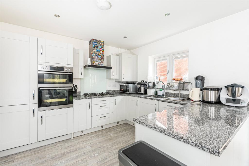 Kitchen/Breakfast Rm