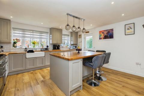 5 bedroom detached house for sale, Morgan Drive, Aylesbury