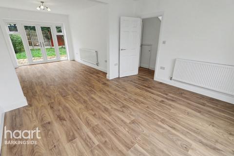 3 bedroom semi-detached house for sale, Longport Close, Hainault