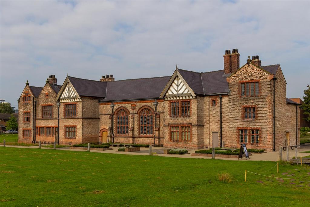 Ordsall Hall 2014 01 (1).jpg