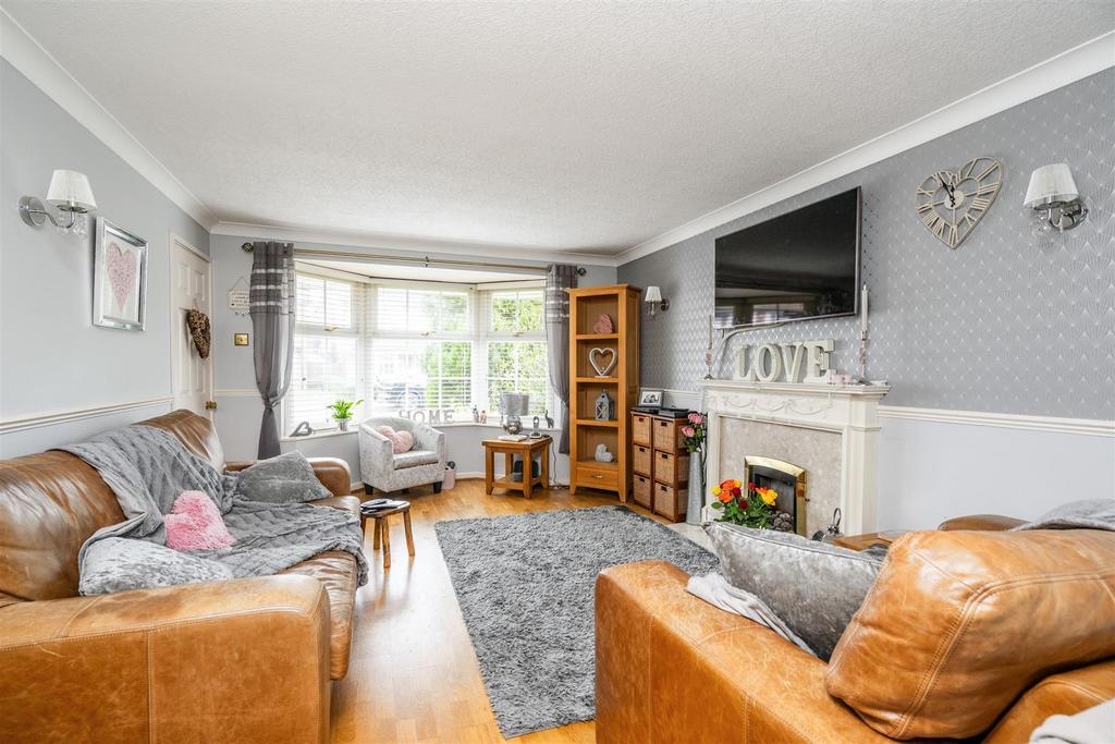 9 Muntz Crescent 4.jpg