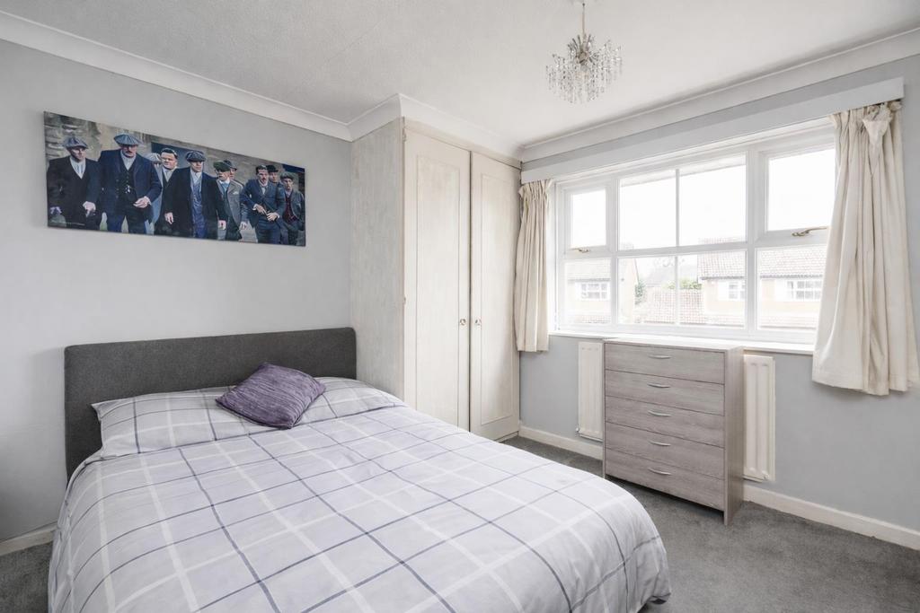 9 Muntz Crescent 8.jpg