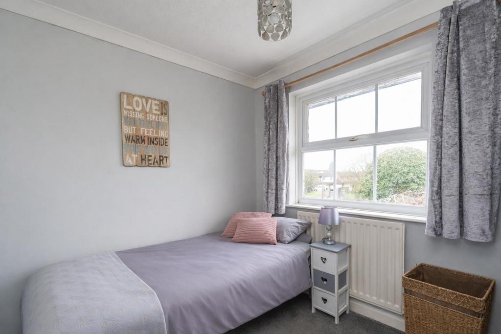 9 Muntz Crescent 10.jpg