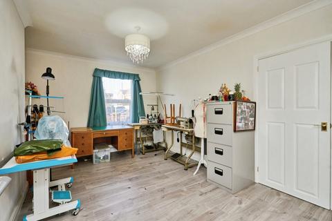 3 bedroom terraced house for sale, Avenue Road, Sandown PO36