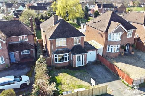 4 bedroom detached house for sale, Bath Road, Berkshire RG18