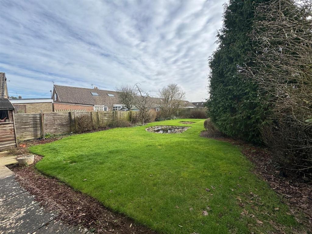Rear garden 2.jpg