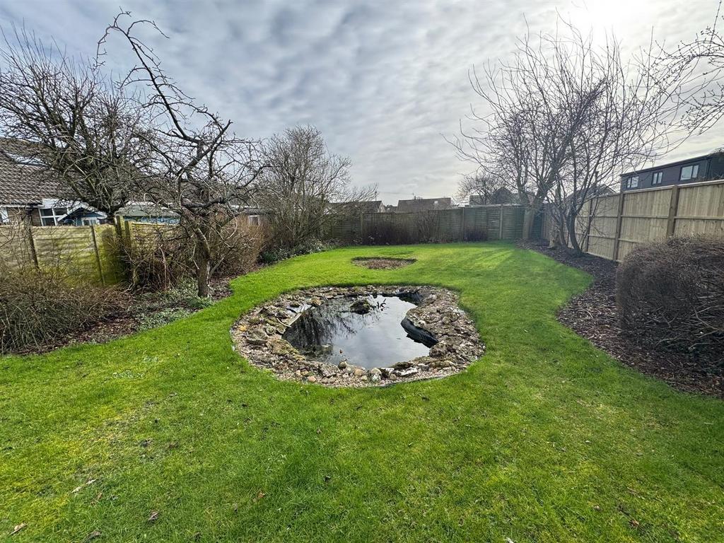 Rear garden 3.jpg