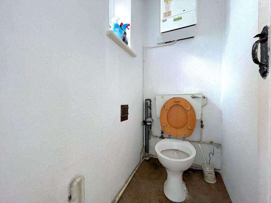 Downstairs W/C (1)