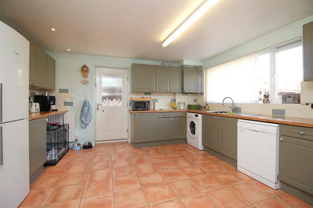 Kitchen 1.JPG