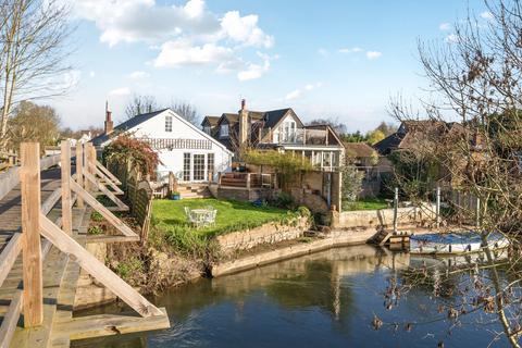 2 bedroom bungalow for sale, The Creek, Lower Sunbury, TW16