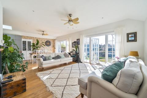 2 bedroom bungalow for sale, The Creek, Lower Sunbury, TW16