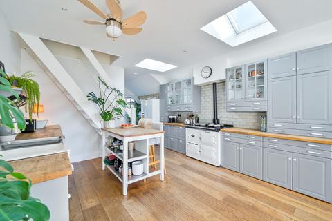 2 bedroom bungalow for sale, The Creek, Lower Sunbury, TW16