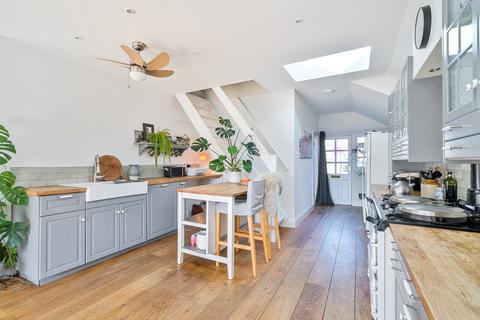 2 bedroom bungalow for sale, The Creek, Lower Sunbury, TW16