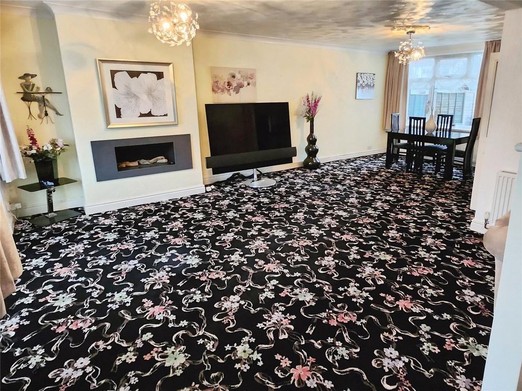 Lounge/Dining Room