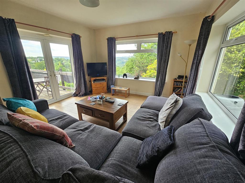 Living Room.jpg