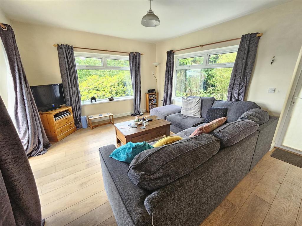 Living Room 1.jpg