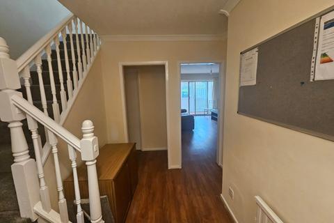 4 bedroom semi-detached house to rent, Wellman Croft, Birmingham B29