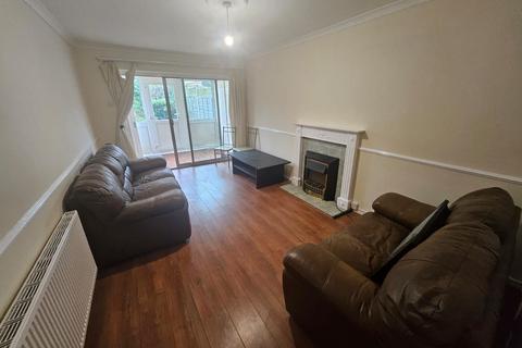 4 bedroom semi-detached house to rent, Wellman Croft, Birmingham B29