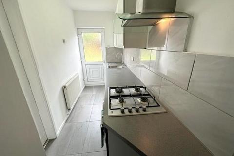 3 bedroom semi-detached house to rent, Buildwas Close, Bloxwich, Walsall