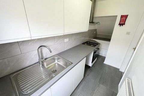 3 bedroom semi-detached house to rent, Buildwas Close, Bloxwich, Walsall